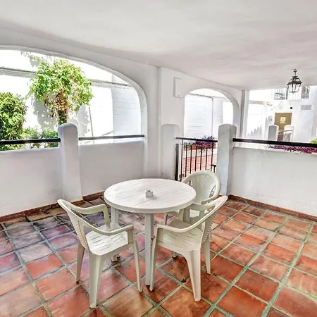 2 Bedroom With Pool And Barbecue Apartment