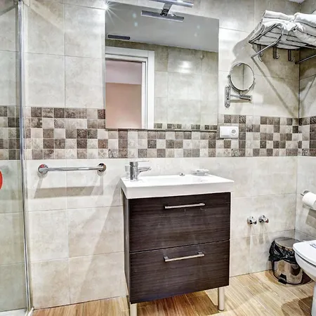 2 Bedroom With Pool And Barbecue Apartment